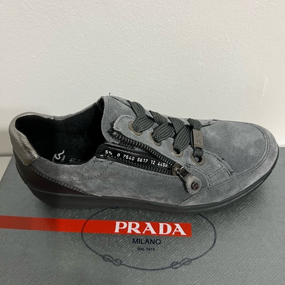 A R A - Picture 8 of 11